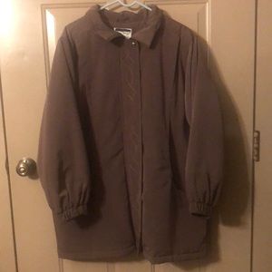 Women’s 1X winter jacket. 100% polyester, detachable hood Excellent condition.